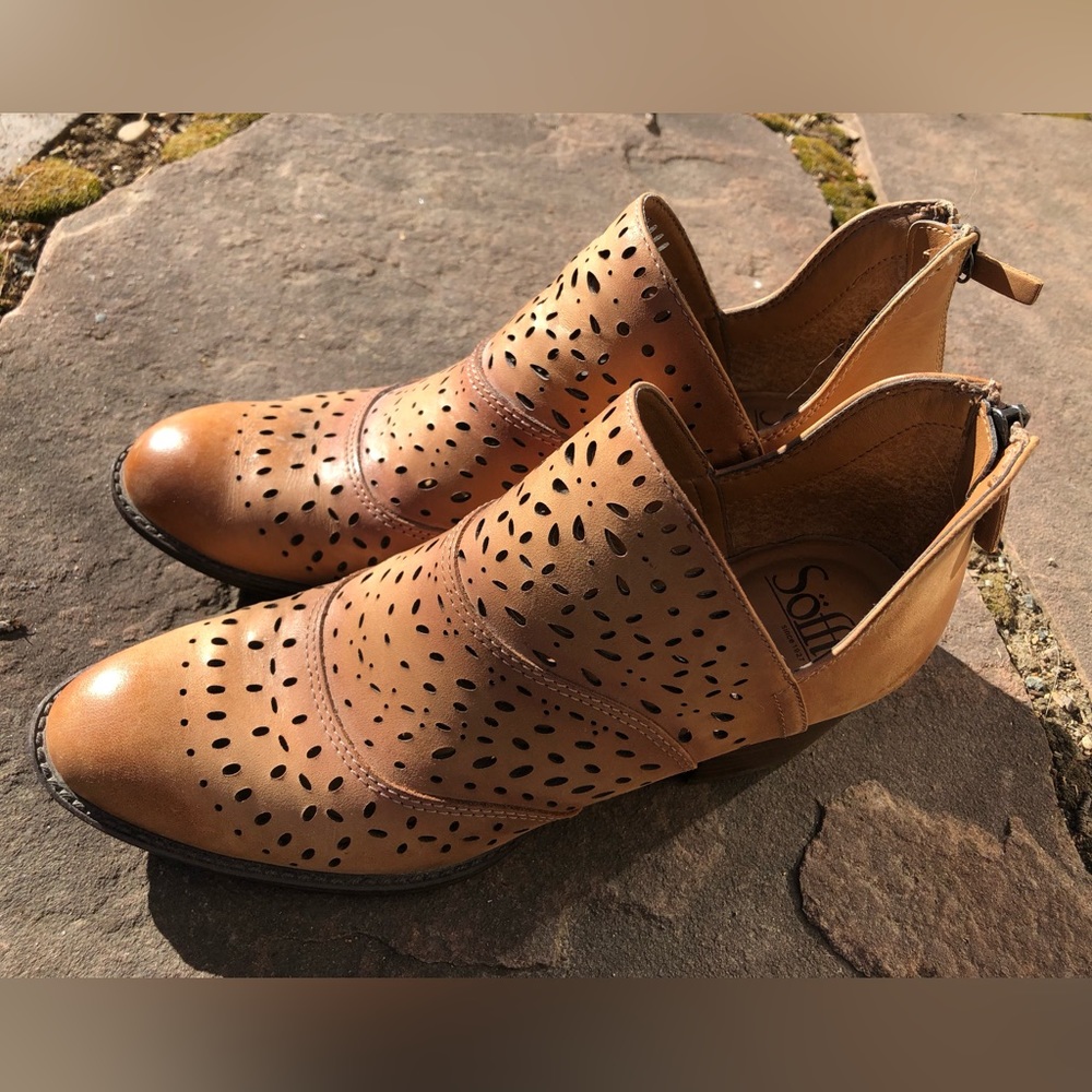 Sofft slip on heeled with zipper ankle boots